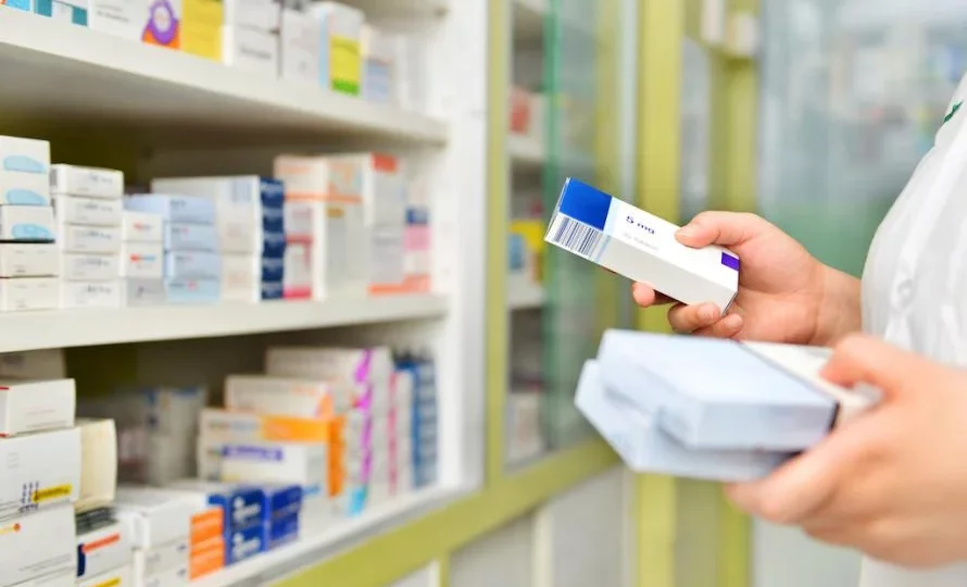 أوهام الحلول الشعبوية: الحقائق الاقتصادية الغائبة في تسعير الدواء